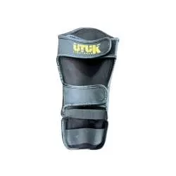 Utuk children's muay thai shin pads (black/gold) 1